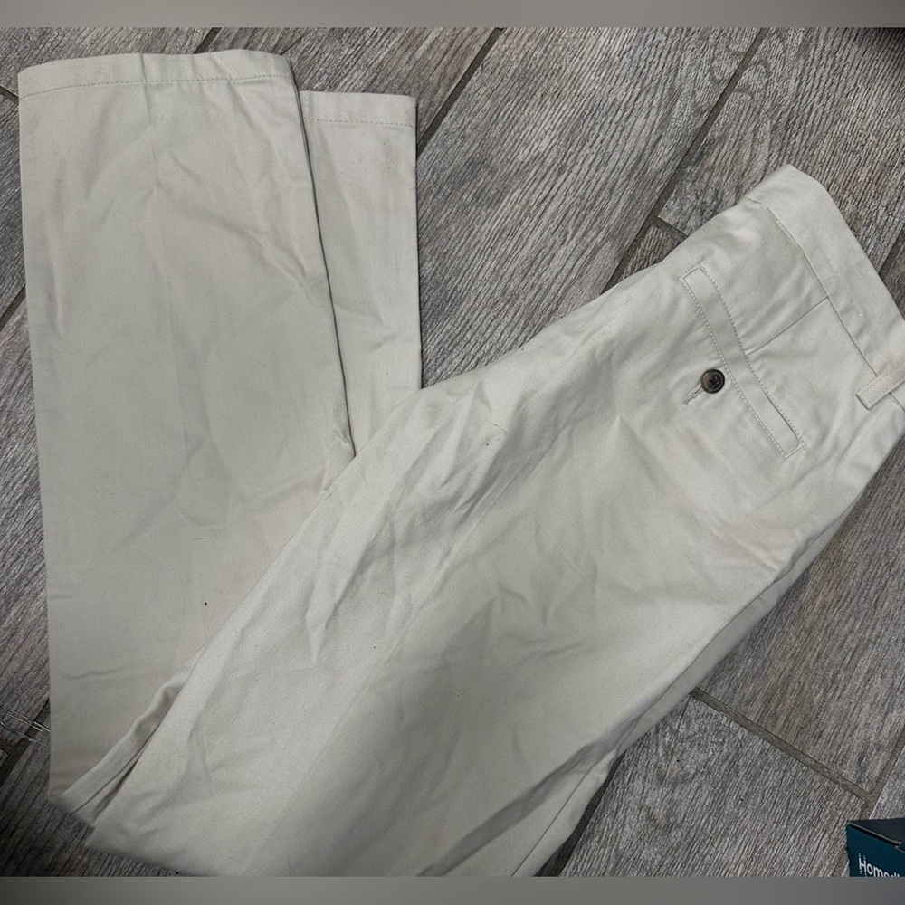 St. John's Bay Classic Fit Khaki Pants Size 30 x 32 - Picture 2 of 3